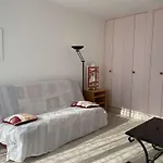 T2 Bis Avec Terrasse, Clim, Wifi - 2 Etoiles - Fr-1-553-155
