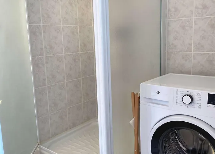 T2 Bis Avec Terrasse, Clim, Wifi - 2 Etoiles - Fr-1-553-155 Apartment